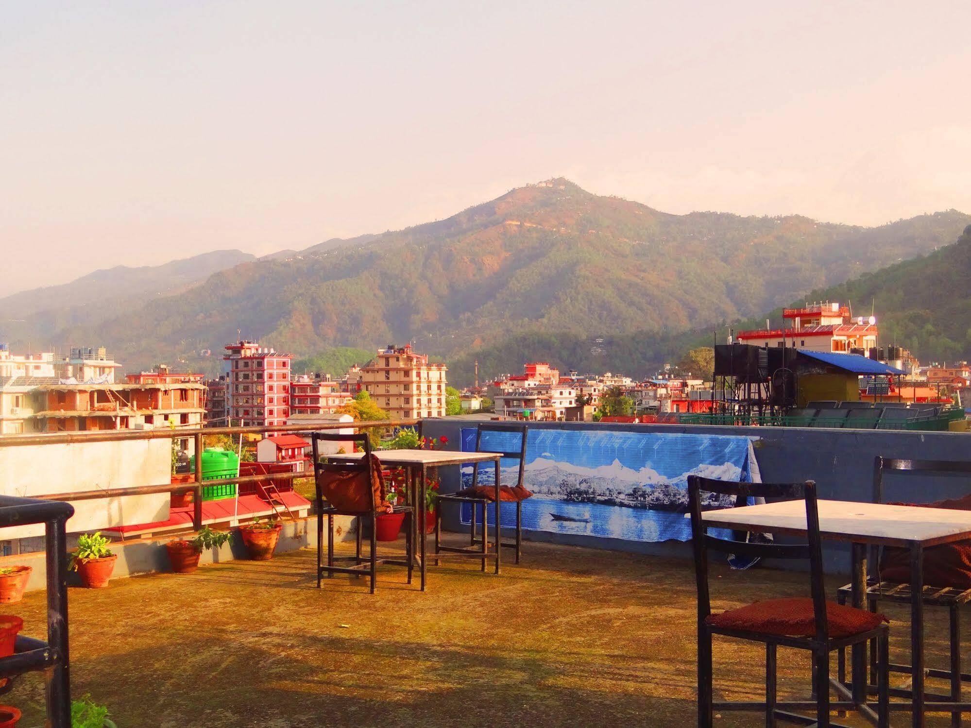 Hotel Hakoniwa Pokhara Exteriör bild